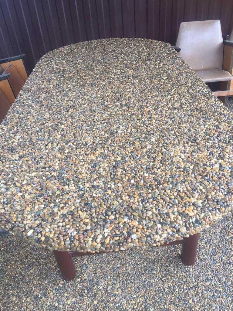 покрытие стола каменной крошкой